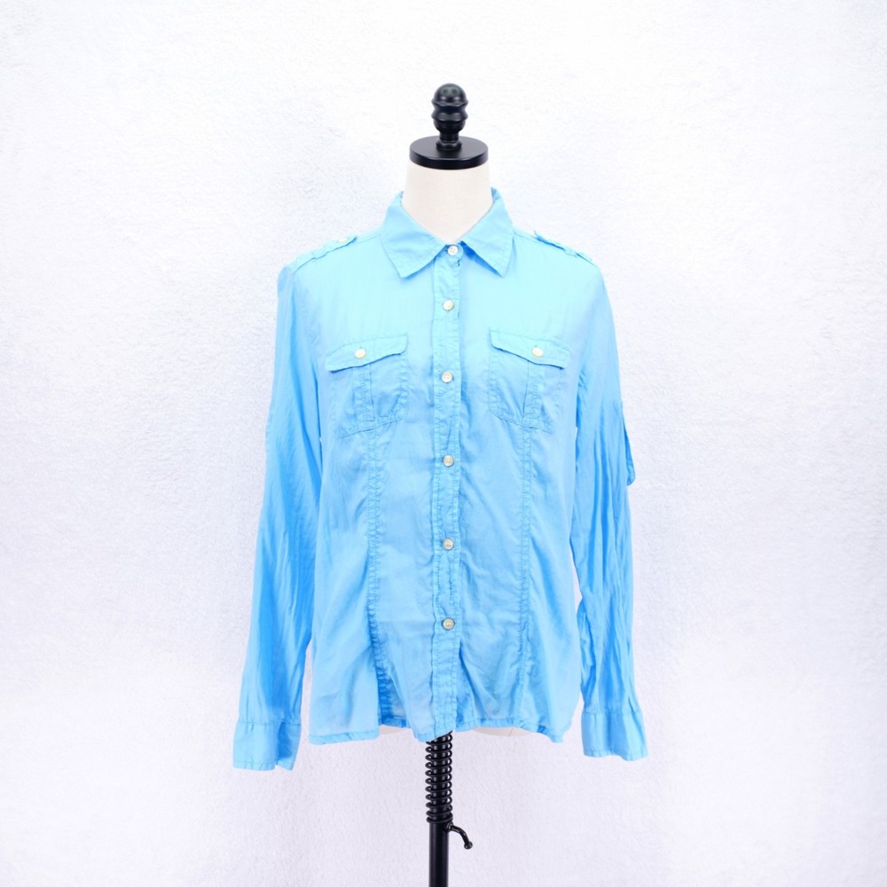 Liz Claiborne Small Light Blue Button Up Shirt Long Sleeve Pockets Collared Top‎